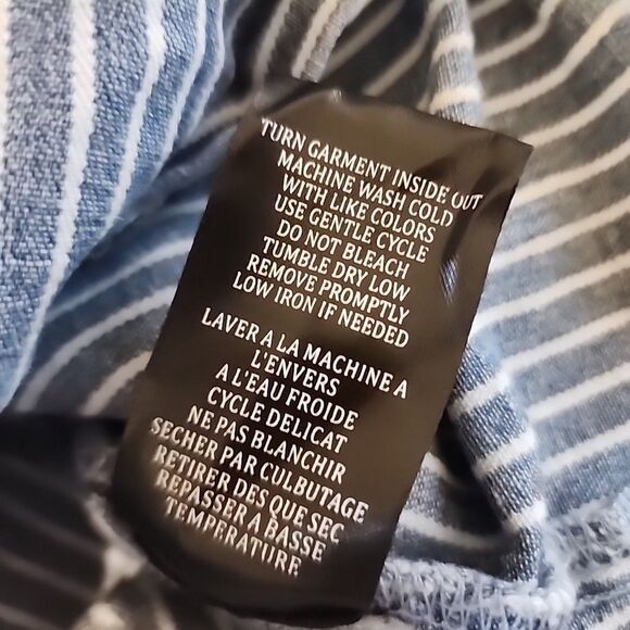 BlankNYC Blue White Striped Denim Shirt Jacket Raw Hem Cropped Size M Pockets - Picture 8 of 8